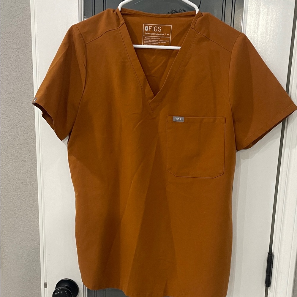 Figs scrub top